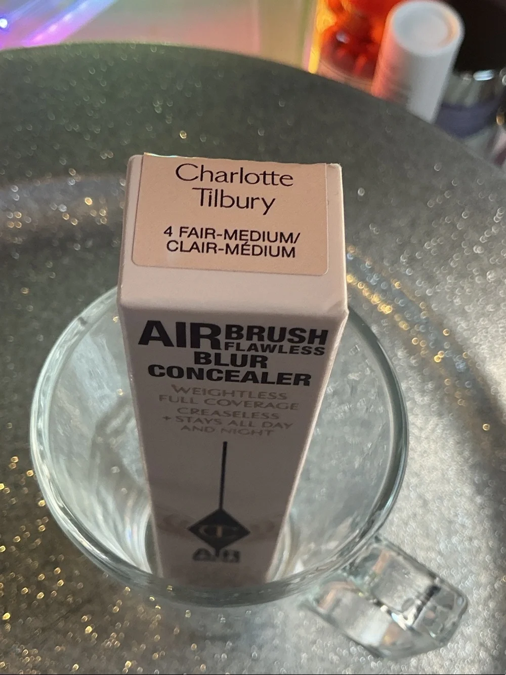 Charlotte Tilbury Airbrush Flawless Blur Concealer - Fair-Medium (Light Beige)